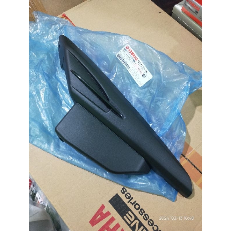 body kasar tutup aki kanan yamaha jupiter z 110cc 2003-2009 burhan original asli yamaha