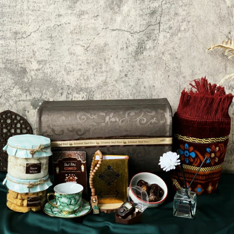 

Khalid- EXCULISIVE LEBARAN HAMPERS 2024/ HAMPERS LEBARAN/ KADO LEBARAN/ HADIAH LEBARAN