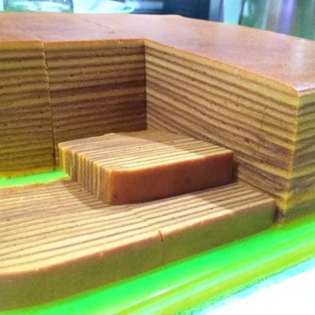 

Lapis Legit Premium 20x20x6cm