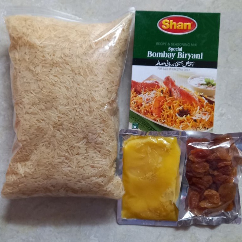 

UYH813 Dijamin Ori PAKET BERAS 1 KG BUMBU SHAN BRIYANI M SAMIN KISMIS