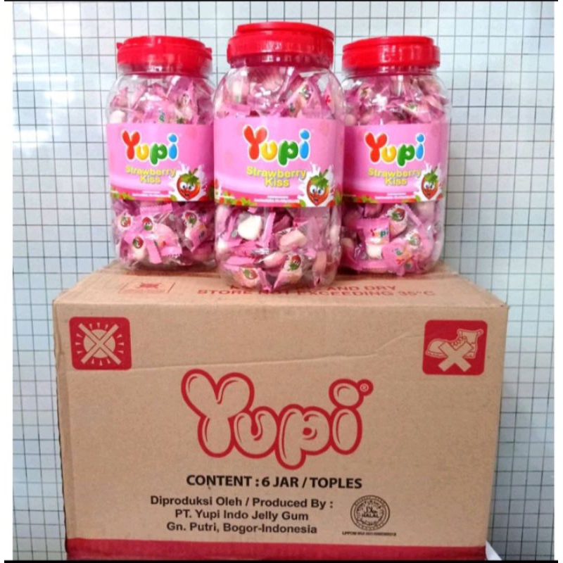 

PERMEN YUPI STRAWBERRY KISS JAR / TOPLES 300GRAM - ISI 125-130PCS