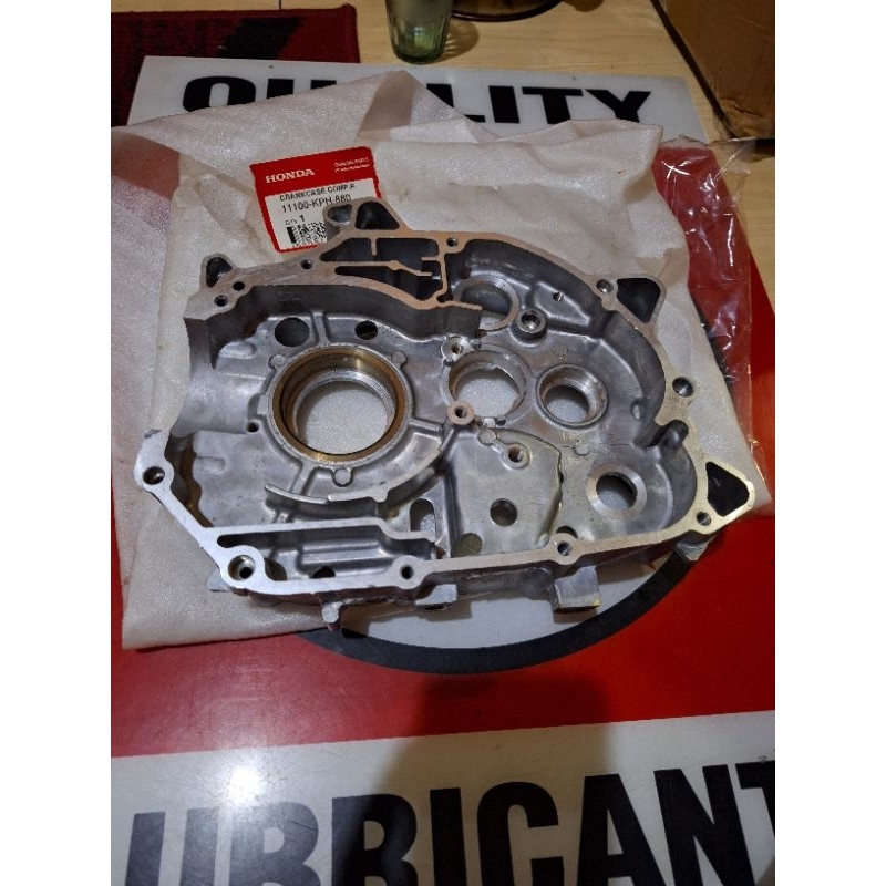 crankcase krengkes kanan karisma kirana supra x 125 original ahm honda 11100-KPH-880 700 crankcase k
