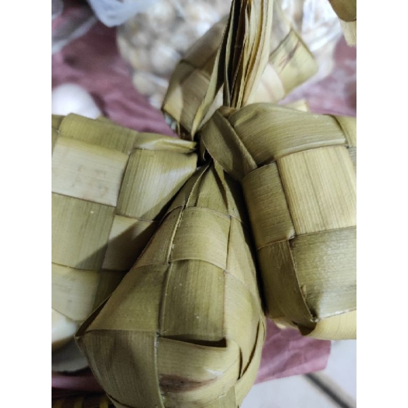 

KETUPAT MATANG PER IKAT ISI 5PCS / HOME MADE DIBUAT SETIAP HARI / HALAL
