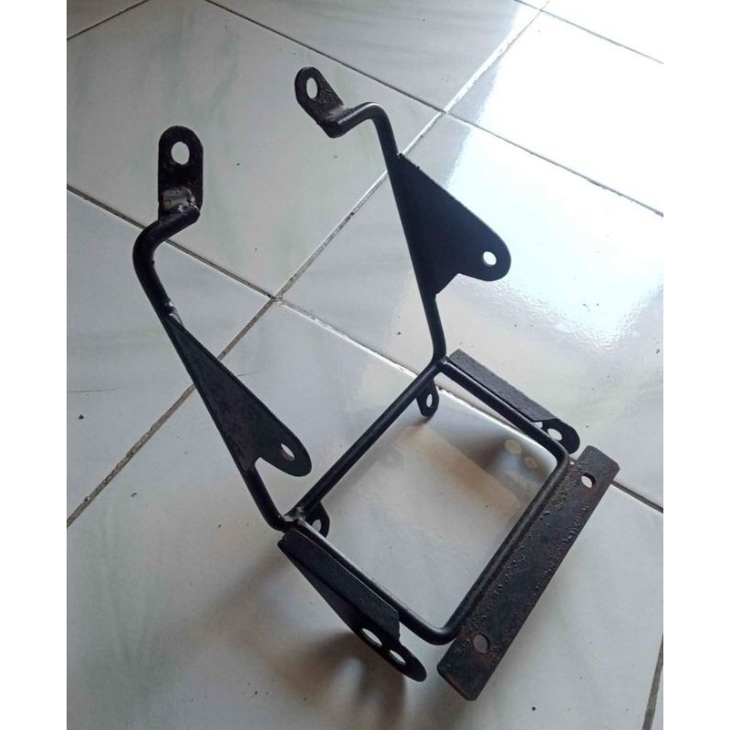 Dudukan lampu pesek Megapro primus