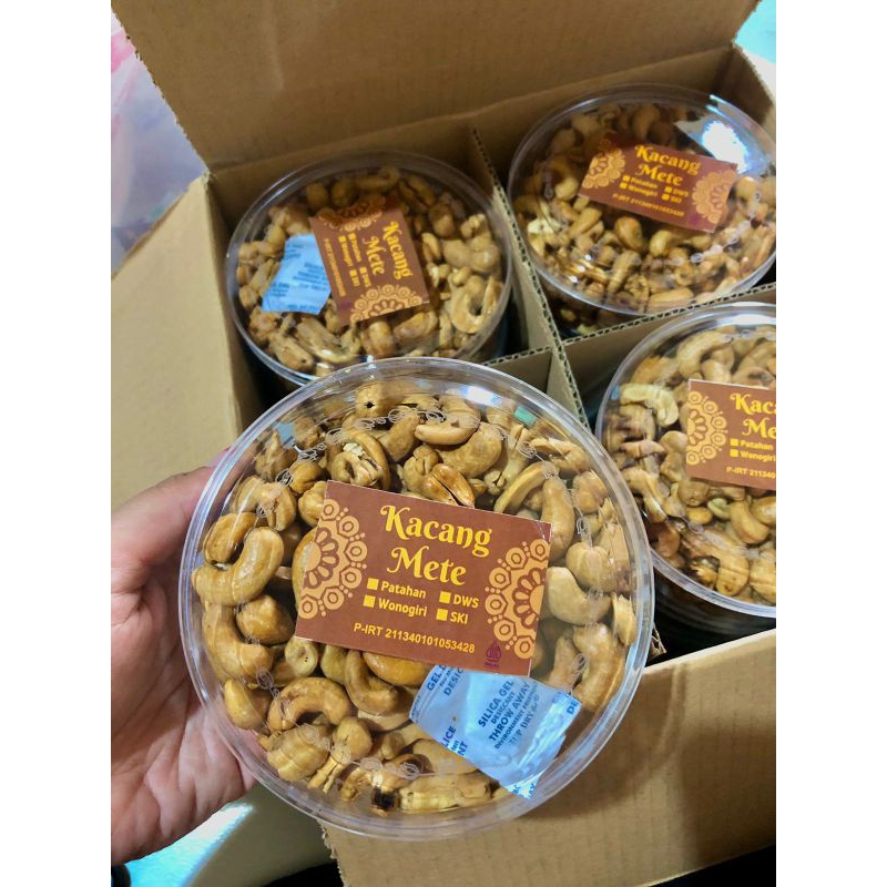 

Mete Sulawesi Utuh Goreng Toples