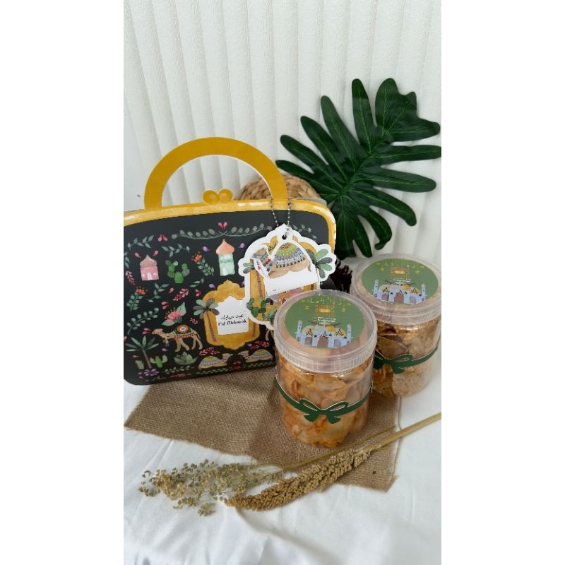 

Djamila Hampers