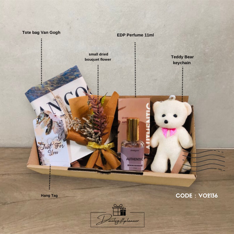 

Fleur gift box|Rustic gift box|giftbox cewek|kado wisuda|kado wisuda|hadiah unik