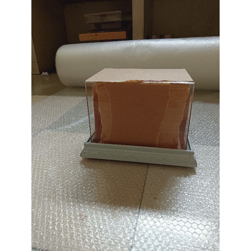 

box akrilik 25*20*20cm