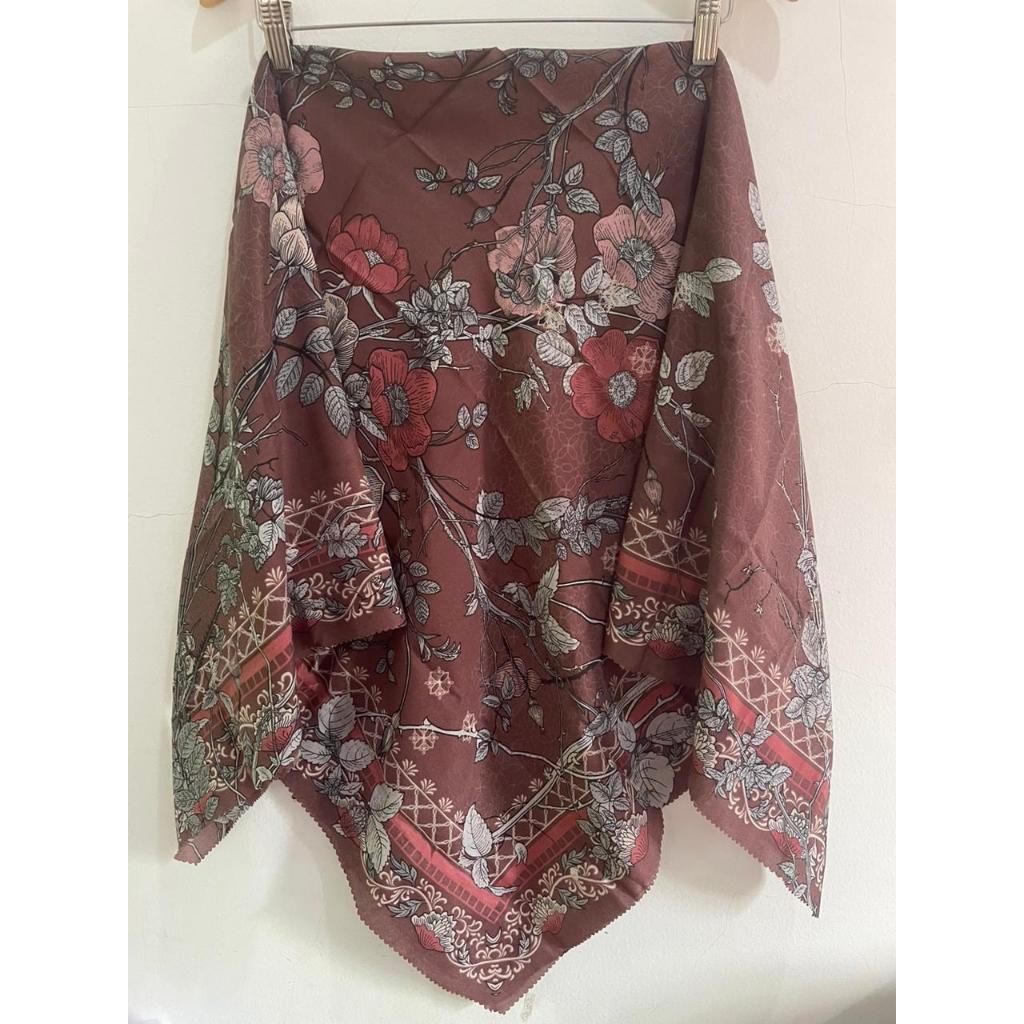 Hijab / Kerudung Segiempat Voal Premium Motif Bunga FH Coklat