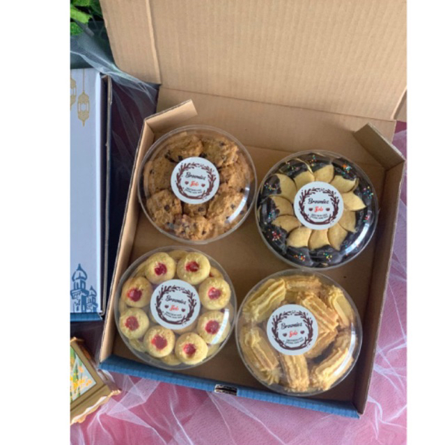 

(INSTANT ONLY)Paket Kue Kering isi 4 Toples Idul fitri Parcel Hampers Lebaran