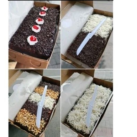 

BROWNIES KUKUS WITH TOPPING