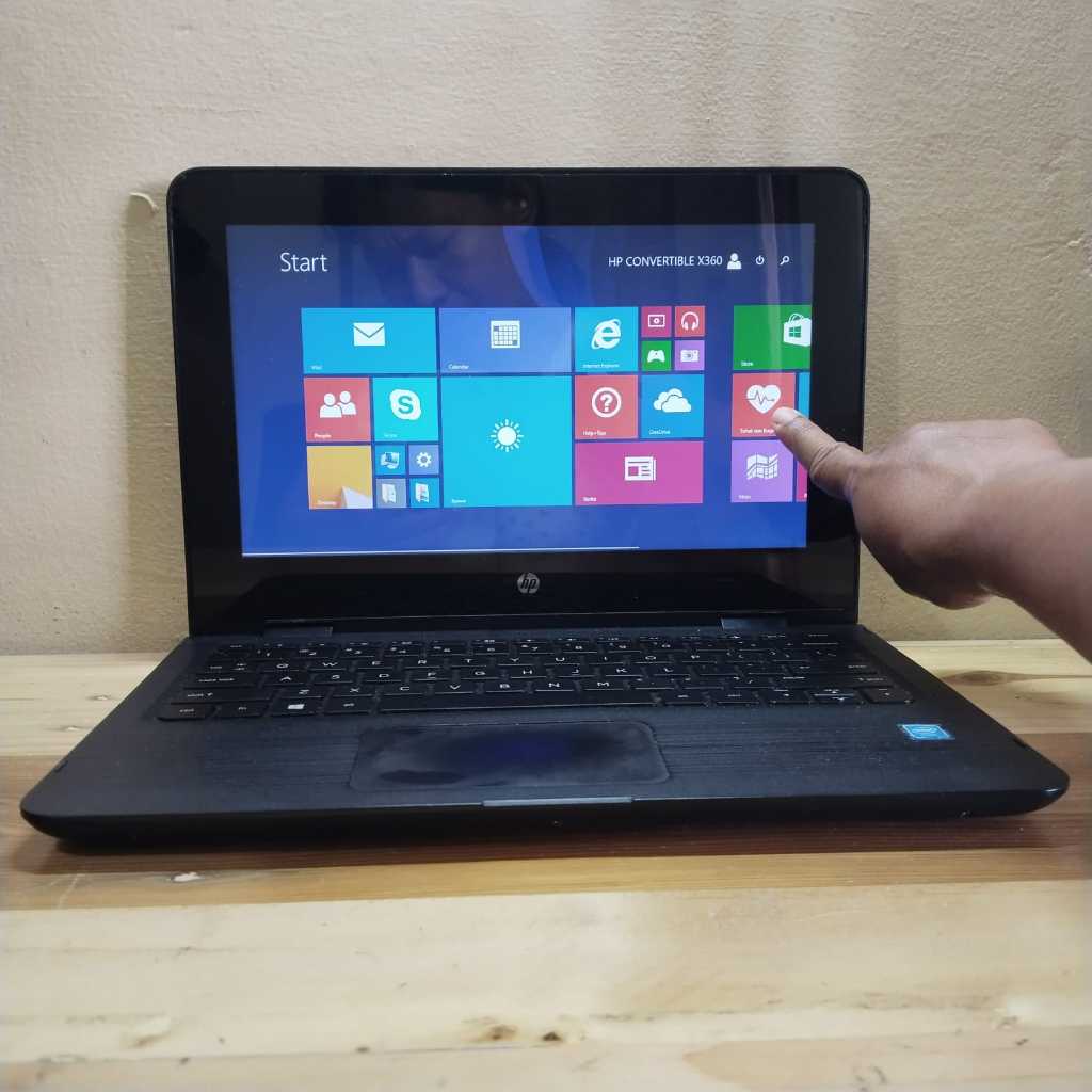 HP 2 in 1 X360 Touchscreen Ram 8 GB SSD 128 GB Celeron N3060 layar 11.6 inch