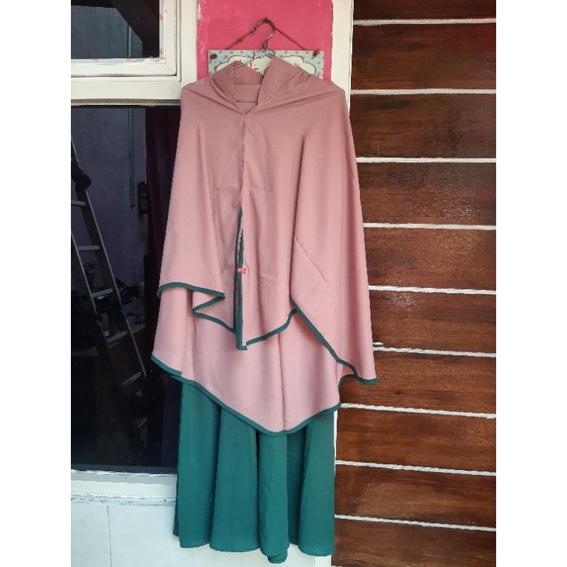 Gamis Aulia Preloved size L (gamis dan kerudung)