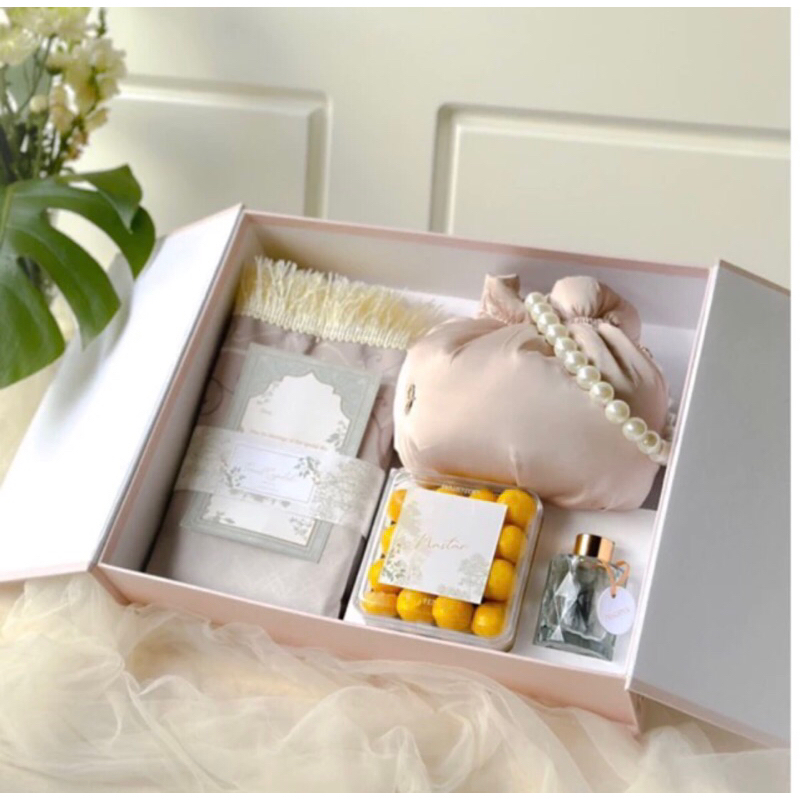 

Madinah Package / hampers lebaran / eid hampers / hampers idul fitri / parcel lebaran / hampers mukena / hampers sajadah / souvenir pengajian