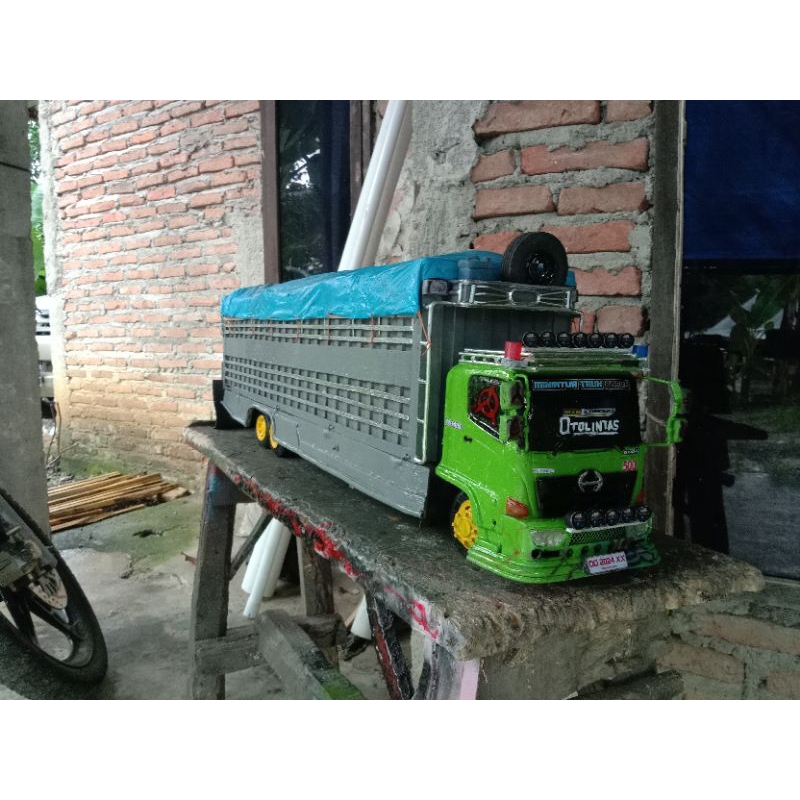 miniatur hino long casis