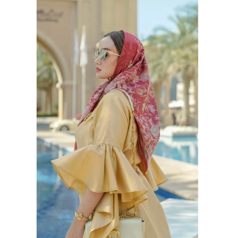 Buttonscarves Dubai Square XL Ruby
