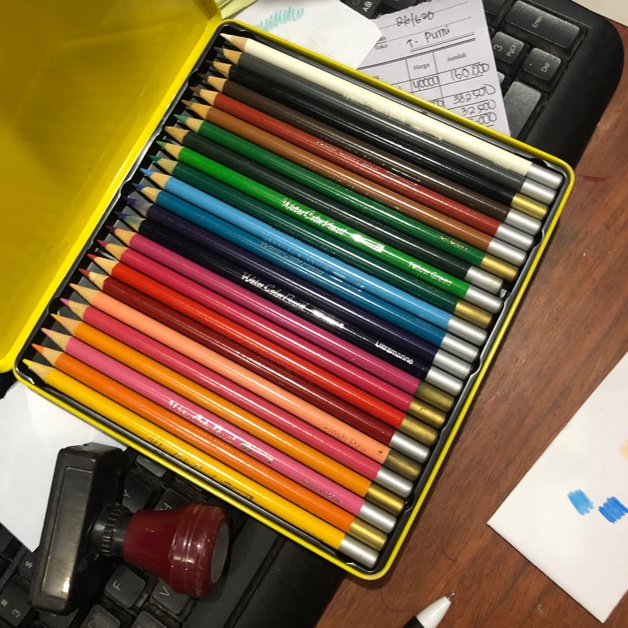 

is Pensil warna sisa export 24 warna isi biasa kaleng 9R