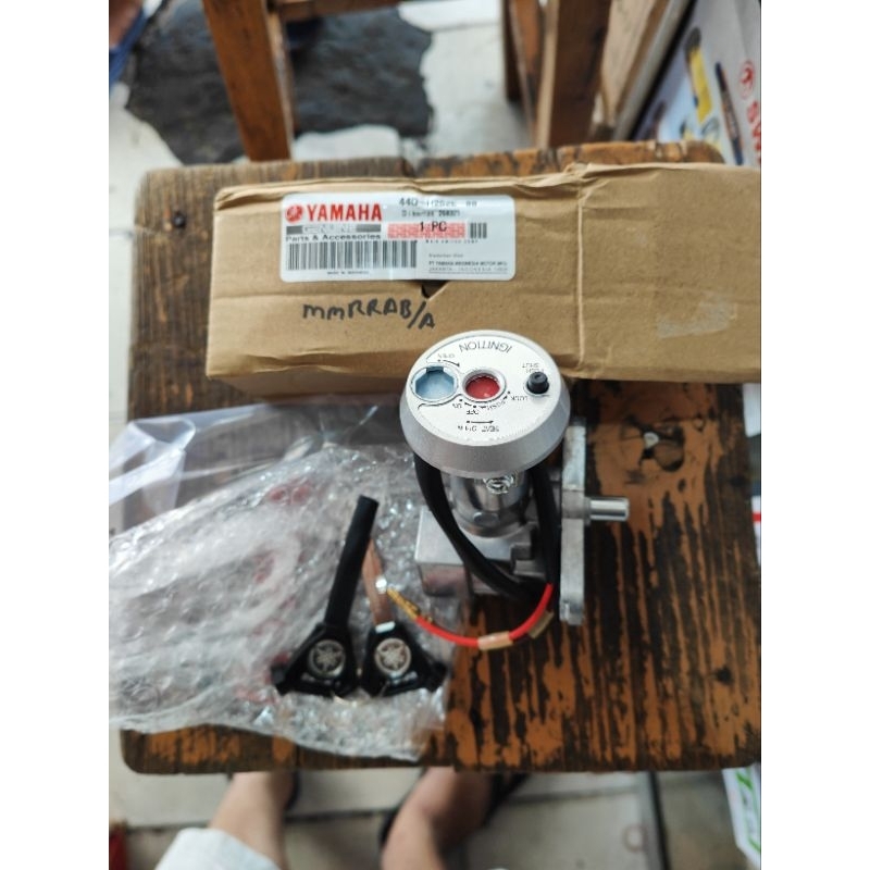 kunci kontak xeon karbu (bukan ori)