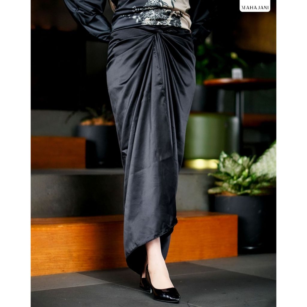 Mahajani Rok Lilit Polos/Kain Lilit Satin Hitam
