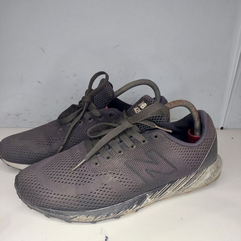 sepatu second merk New balance revlite size 43(27,5cm)
