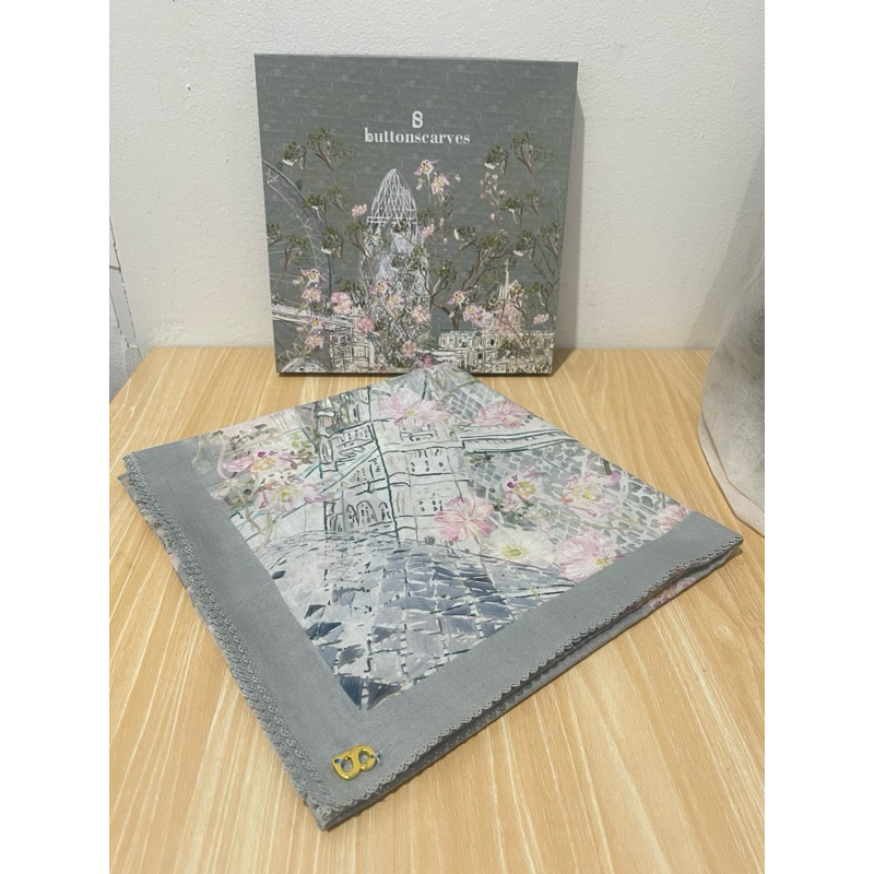 Preloved Buttonscarves British Sky