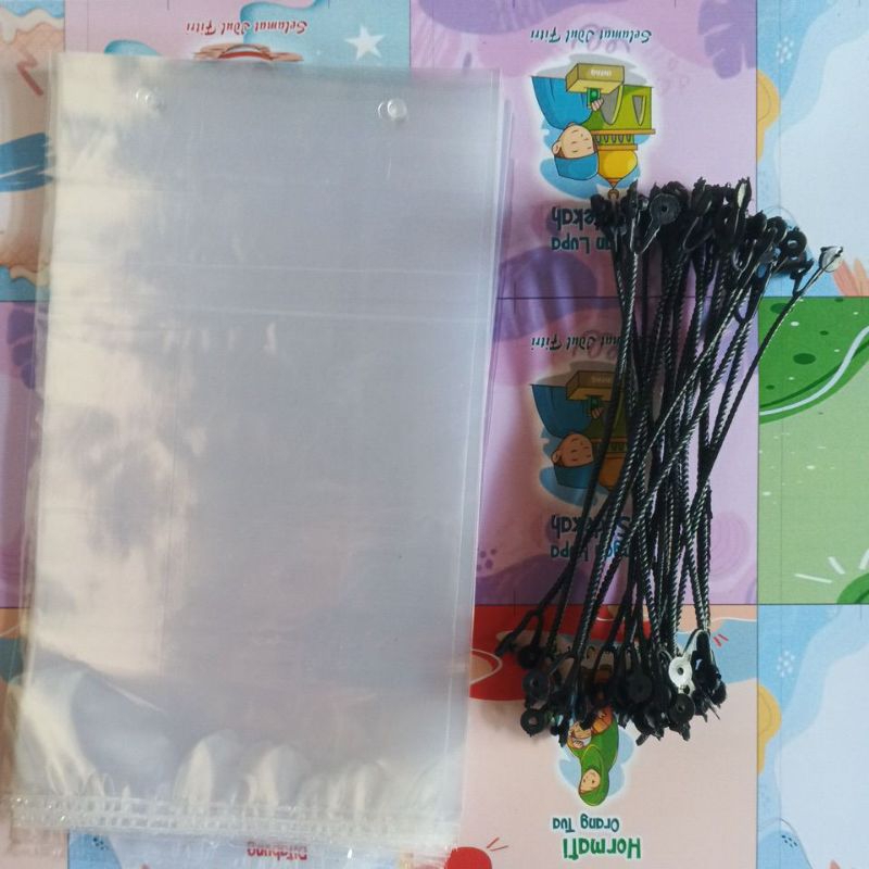 

Plastik dan tali untuk bingkisan Snack lebaran