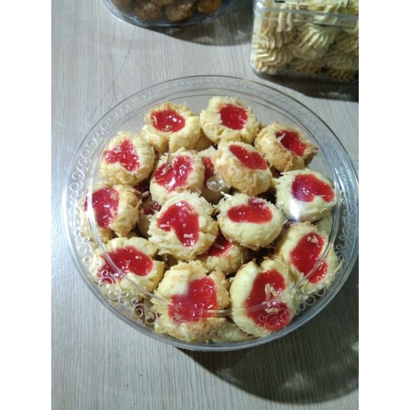 

Thumbprint strawberry 500g / kue homemade / kue lebaran