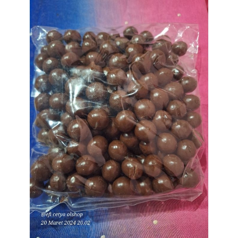 

BISCUIT CHACHA PIYO COKELAT 500gr CEMILAN BOLA COKLAT