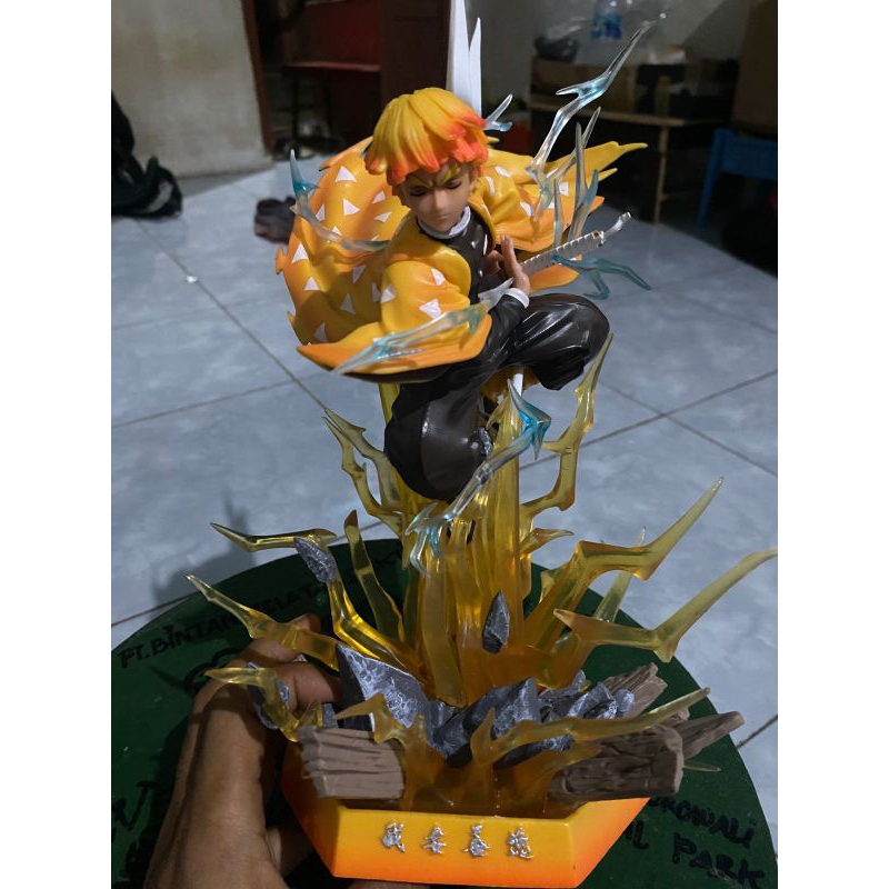 statue/figure zenitsu thunder,kimetsu no yaiba,demon slayer