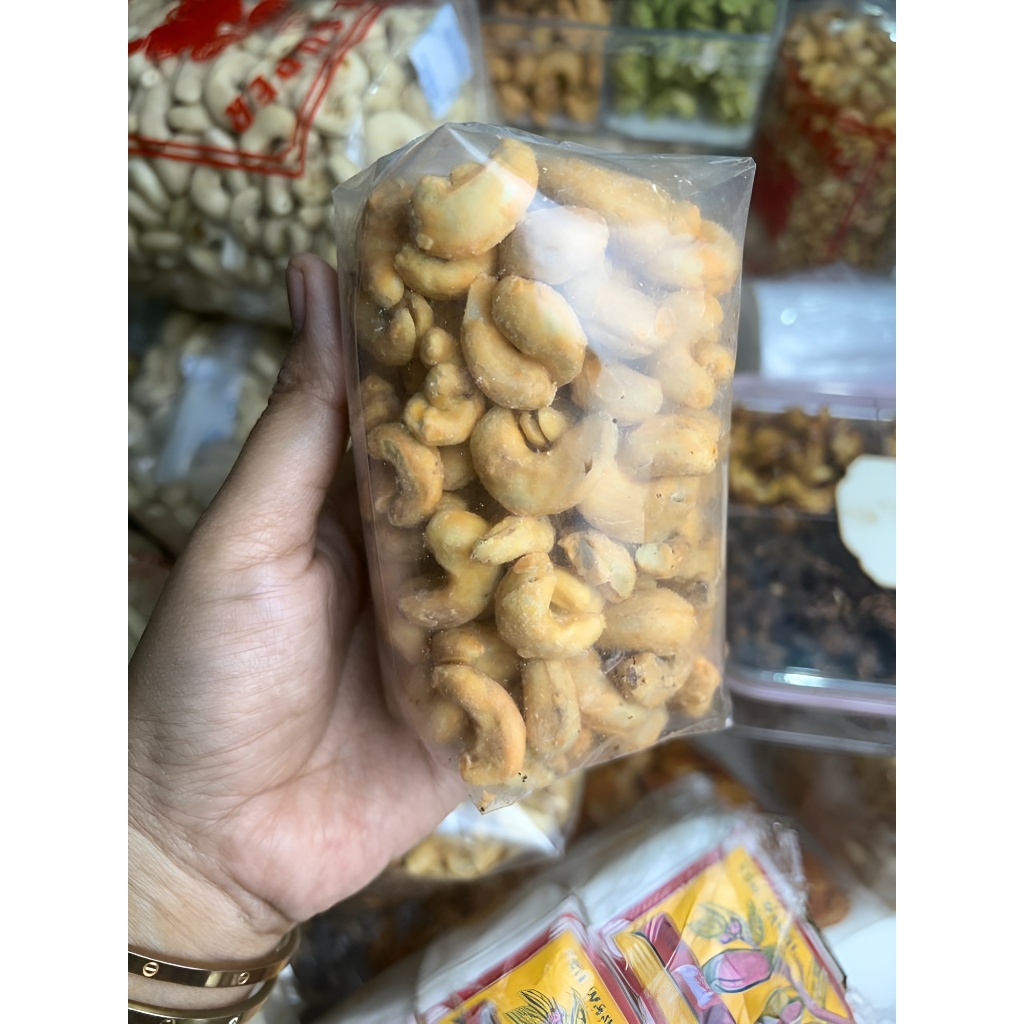 

KACANG METE VARIAN 250 GRAM