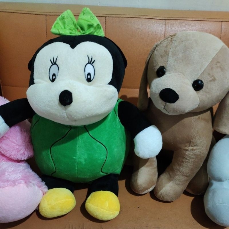 Boneka Mini Mouse dan Anjing