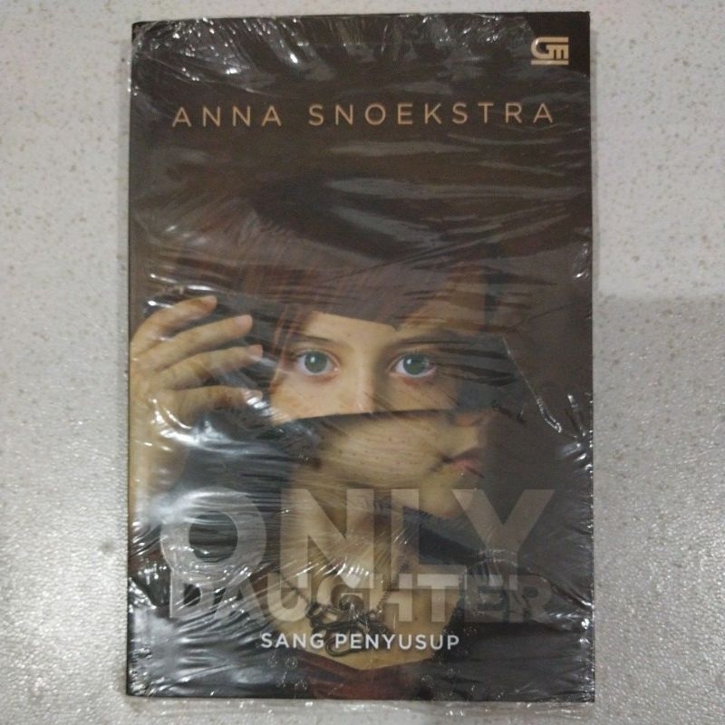 Novel Only Daughter (Sang Penyusup) - Anna Snoekstra