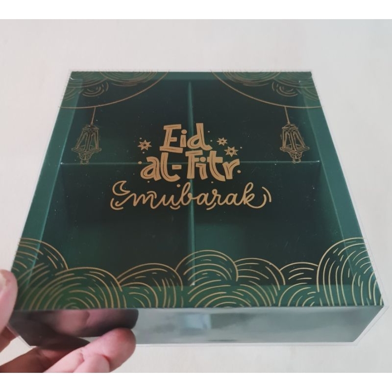 

Dus Mika Idul Fitri Sekat 4 uk. 8x8x5 cm " Eid al Fitr " ( 1 pack isi 5 pcs dus )