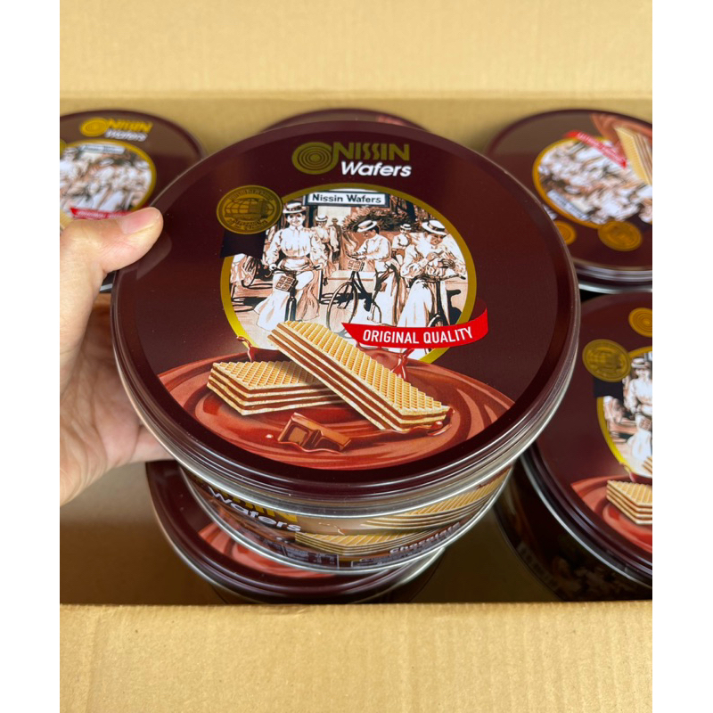 

agen distributor makanan ringan snack biskuit wafer hampers lebaran nissin wafers chocolate kaleng original quality