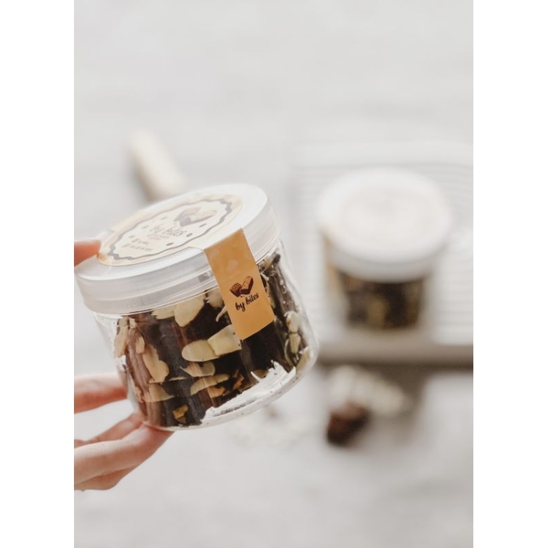 

brownies crispy almond By Bites