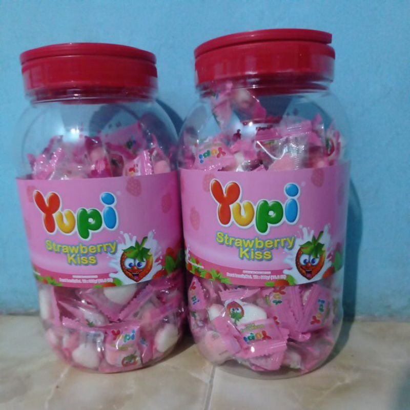 

Yupi strawberry kiss toples 300gr