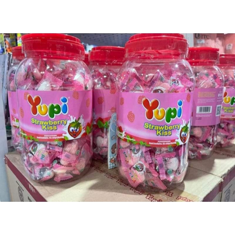 

permen yupi toples strawberry