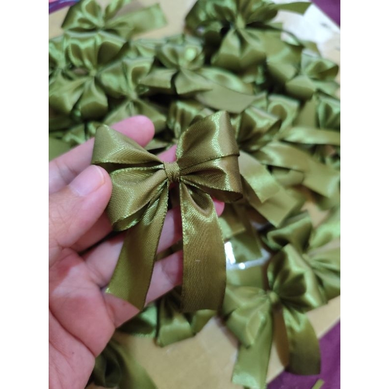 

Pita Satin Instan Jadi Warna Ijo Lumut Uk Lebar 2 cm. Min order 25 pcs