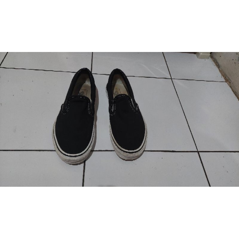 Sepatu Second