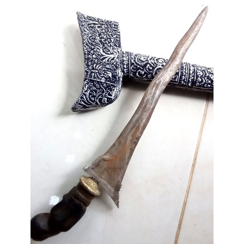Keris melayu kuno pamor junjung derajat panjang bilah sekitar 31cm