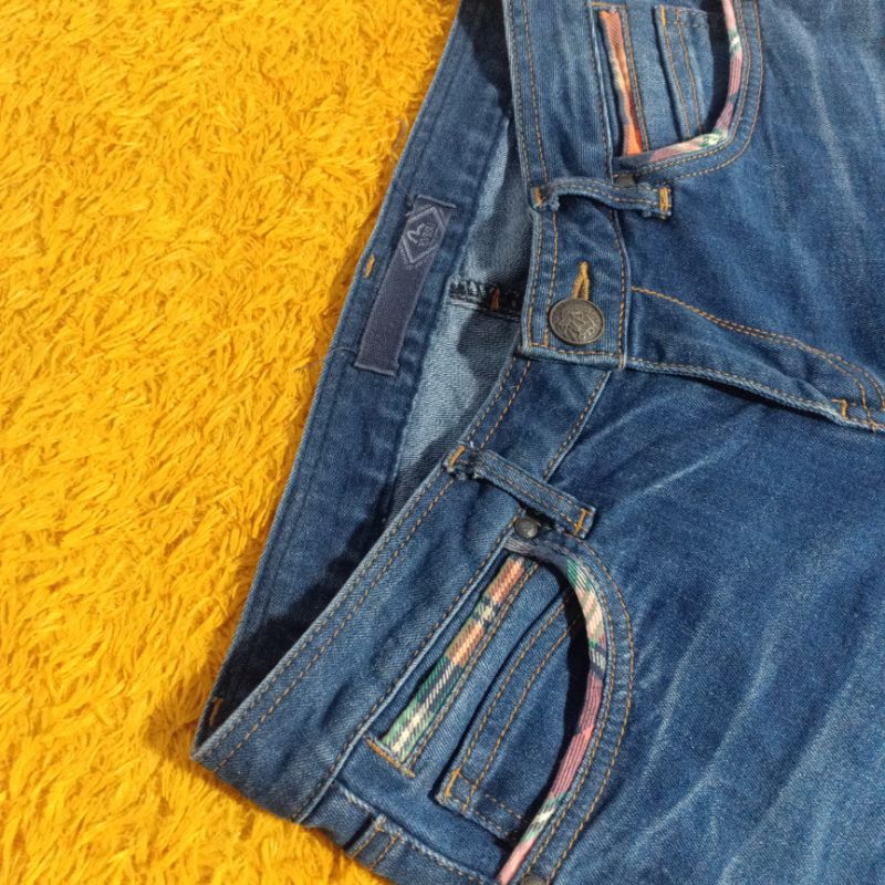 Celana pendek evisu jeans