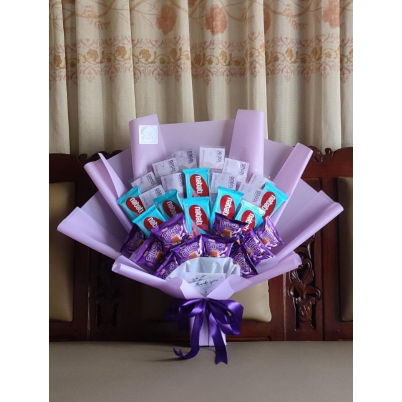 

Bouquet uang dan snack