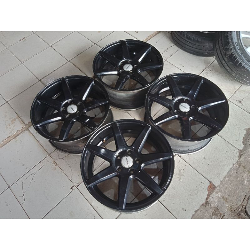 velg bekas Vossen ring 18 lebar 8 et 40 baud 5x114 warna Hitam