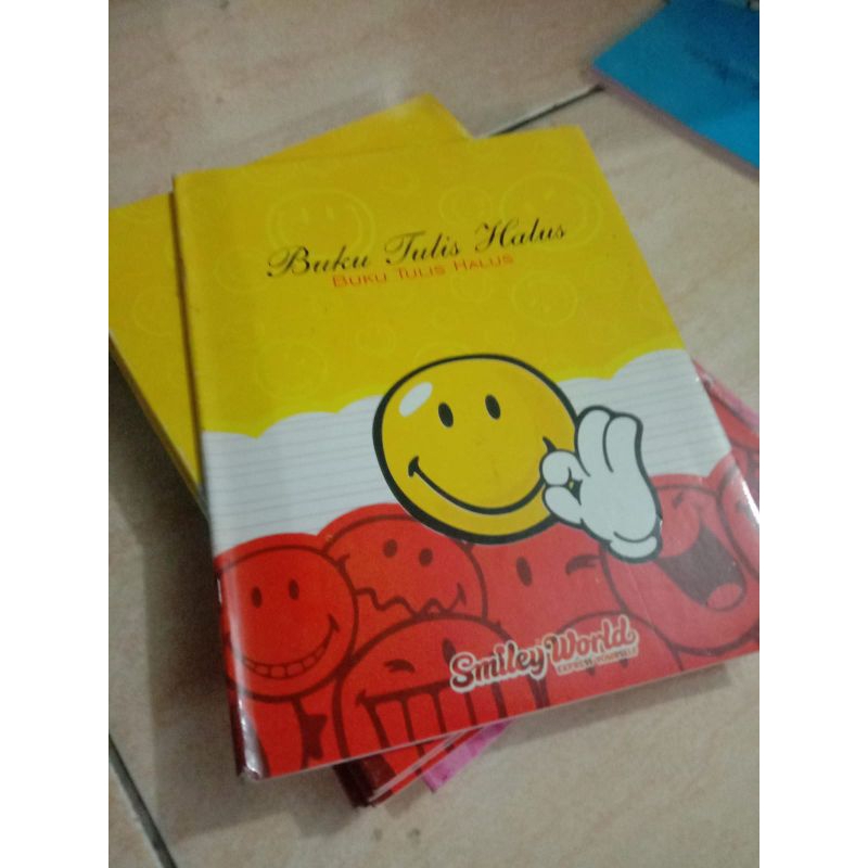 

Buku tulis halus kasar dan petak kecil