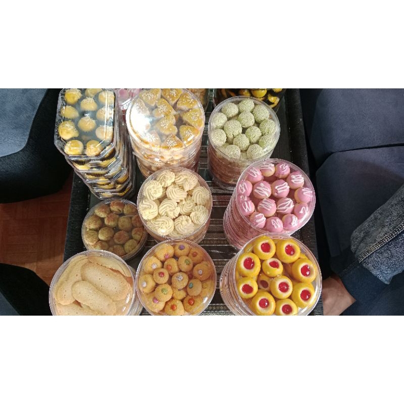

cuman disini 20ribu dapet rasa kue berat pertoples 300gram/chat riqeust