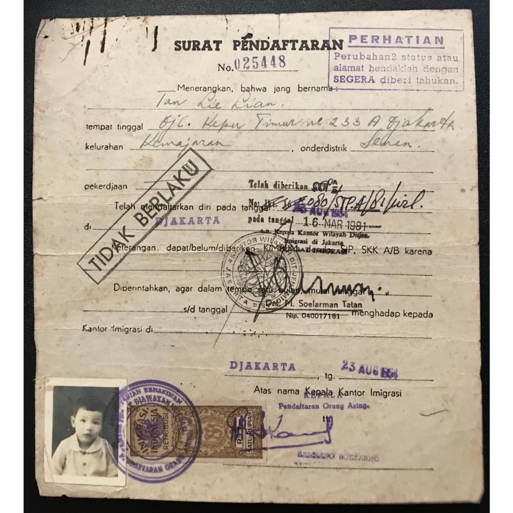 

meterai imigrasi 1 rp 1956, diatas surat pendaftaran orang China di Indonesia//meterai imigrasi RIAU 1 rp 1964 diatas surat pendaftaran orang China di Indonesia.//meterai imigrasi 1 rp 1956, diatas surat pendaftaran orang China di Indonesia.//