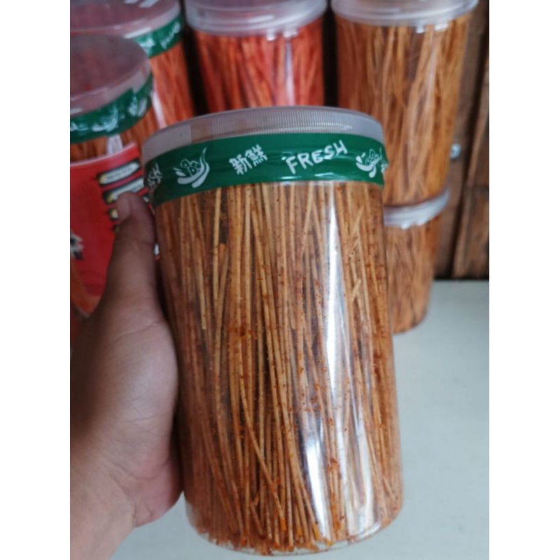 

Mie lidi pedas aneka rasa kemasan toples 1.000ml berat 320gr