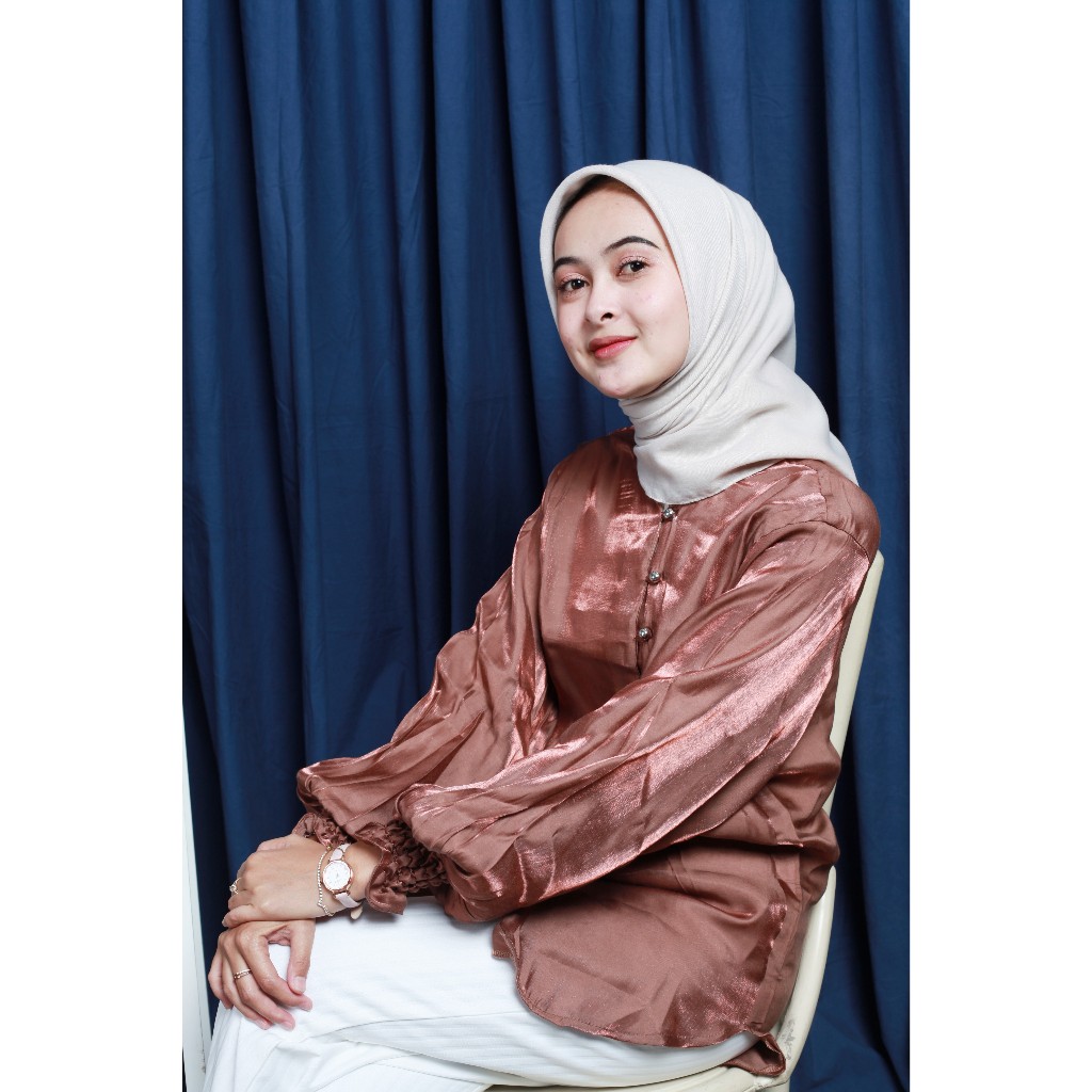 Kemeja Wanita Hawa Shimmer Silk Motif Lengan Panjang Karet Kancing Polos