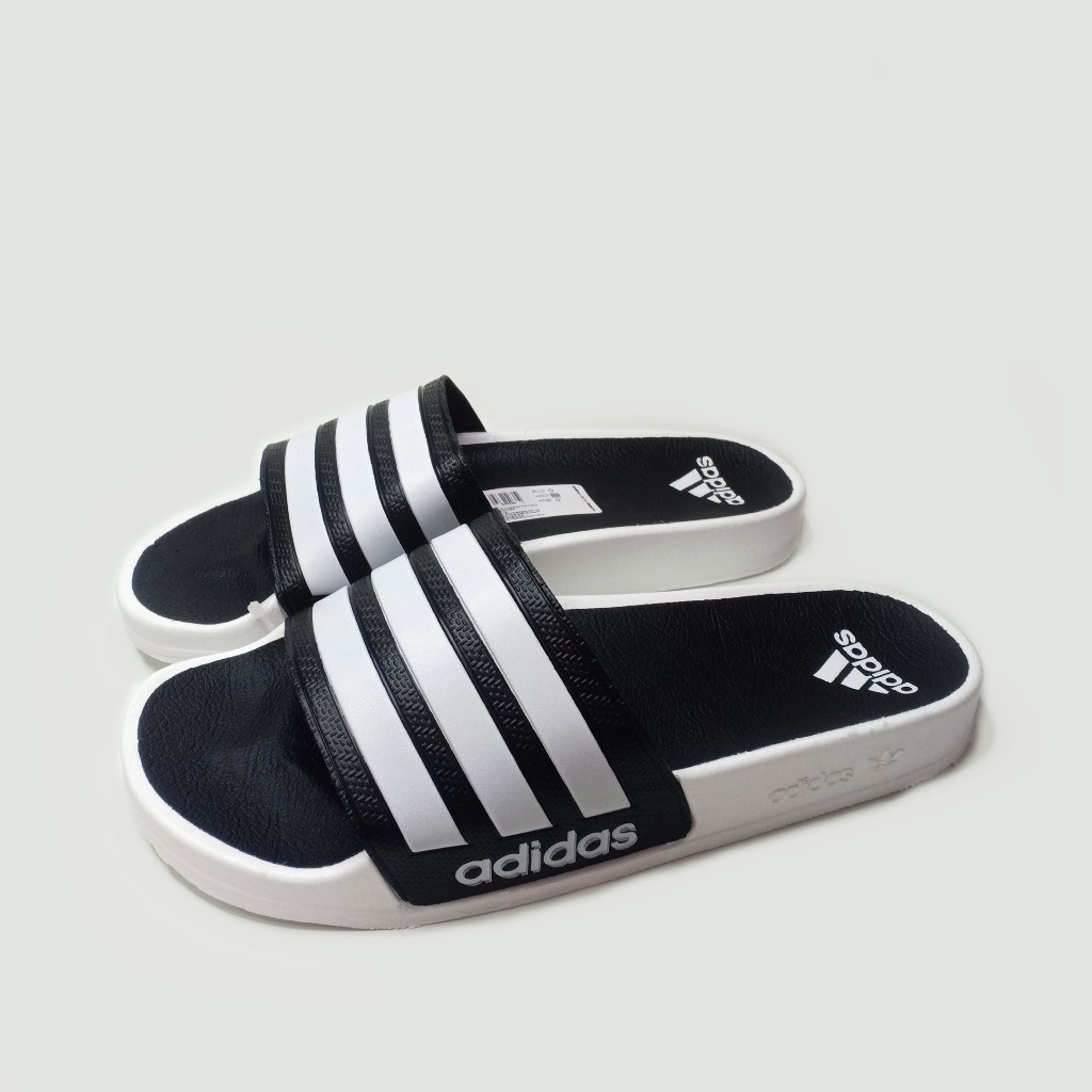 Sandal Casual slide Adidas pria wanita tipe selop warna Putih Insol hitam motif garis Hitam Putih