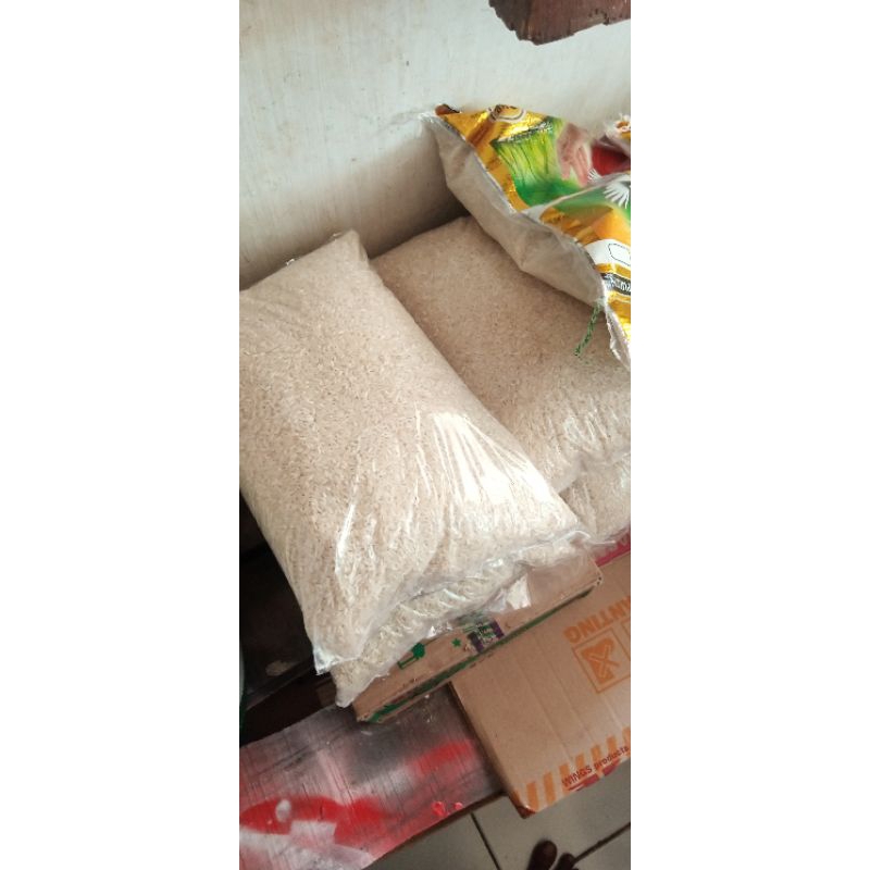 

Beras Kemasan 3 kilo
